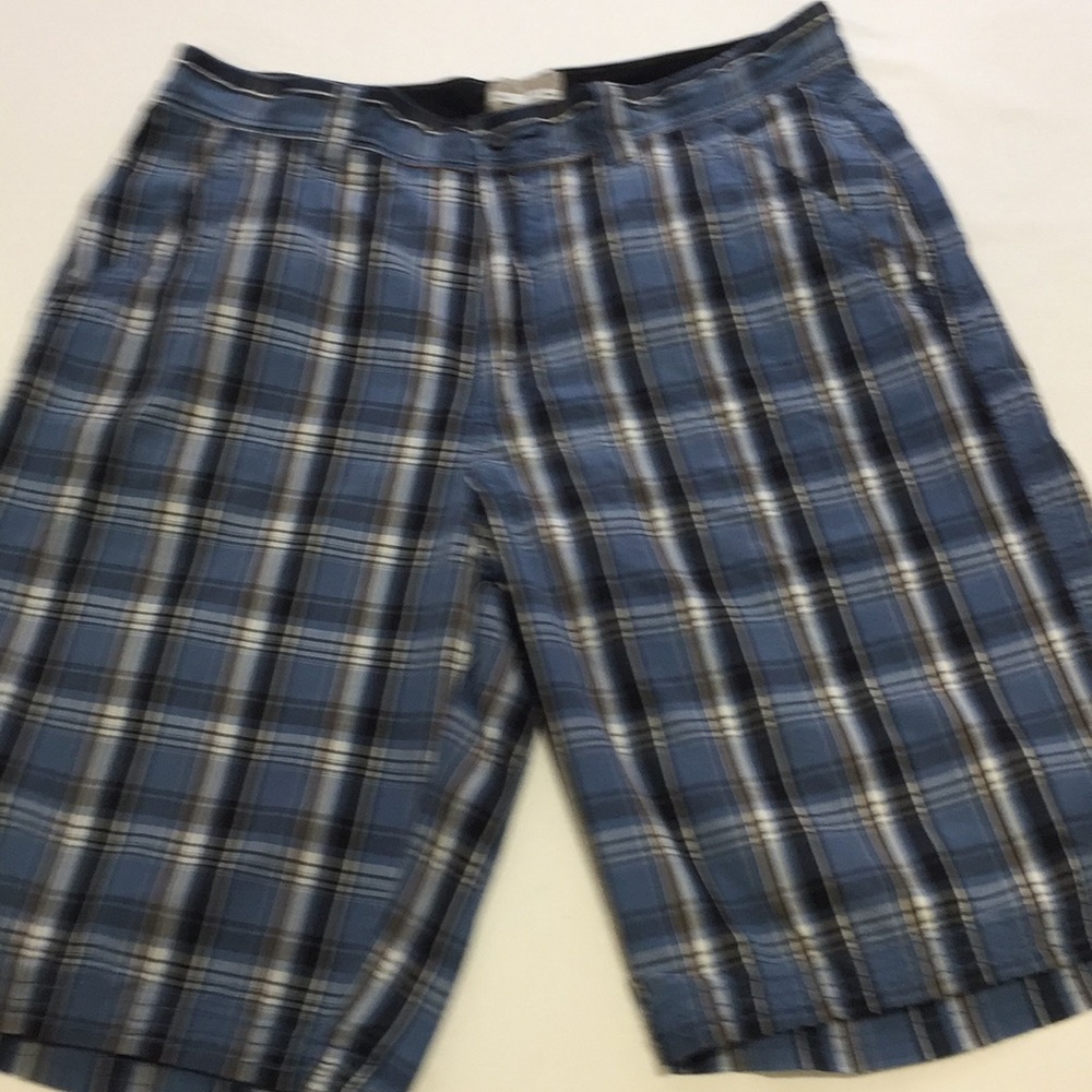 Men’s Public Opinion board shorts size 34